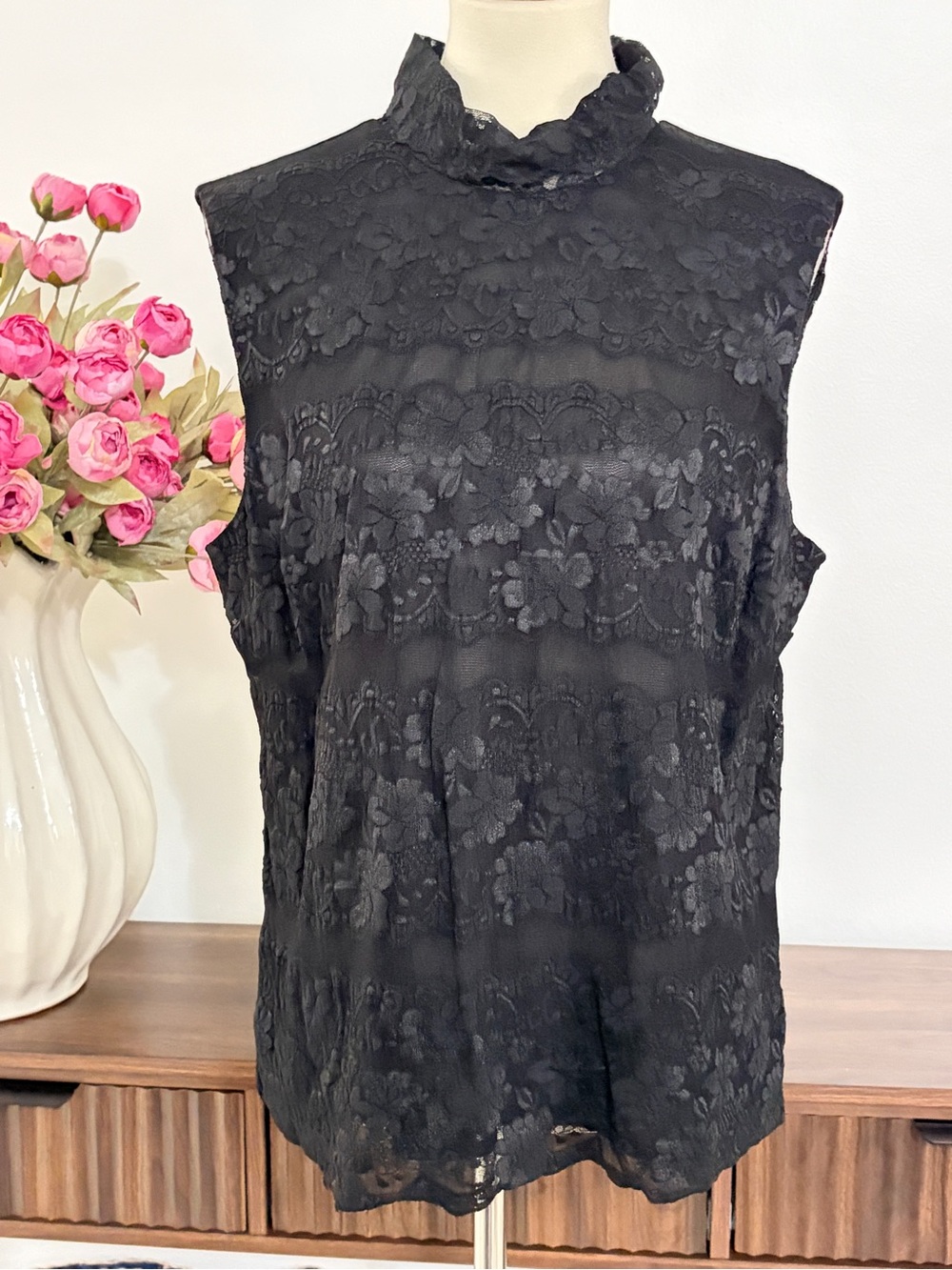 Josephine Chaus Black Floral Lace Mock-Neck Sleeveless Top